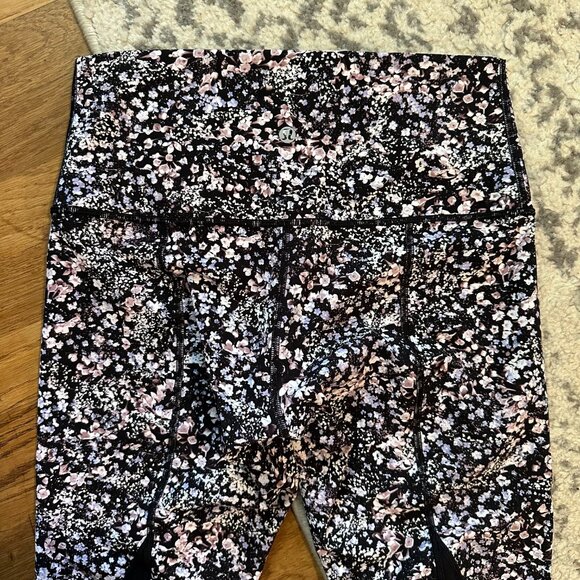 LULULEMON ATHLETICA Wunder Under Crop II Roll Down Scallop 10 | 24" black floral - Picture 7 of 11